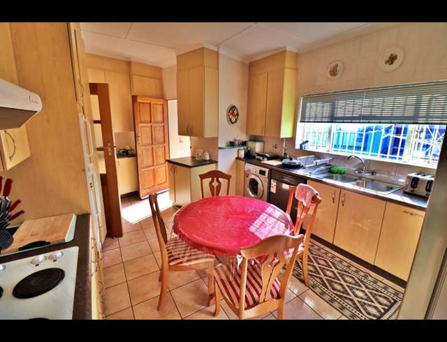 3 BEDROOM HOUSE FOR SALE IN DAWNVIEW